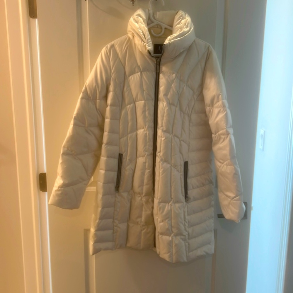 Andrew Marc Studuo White Puffer Long Jacket
Size XL